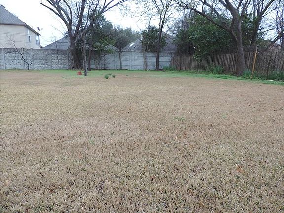 3rd image of 217 Small Hill Dr