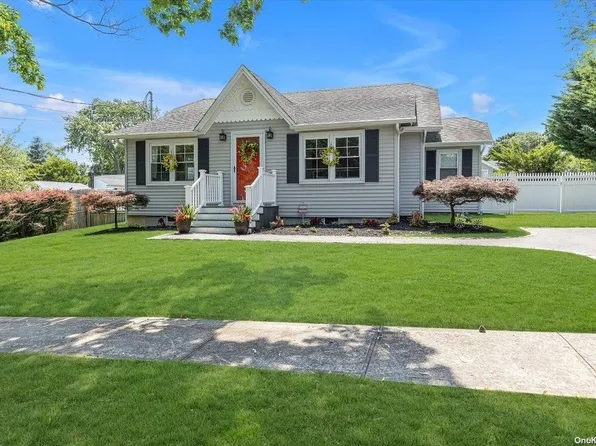 650 Franklin Avenue, Sayville, NY 11782