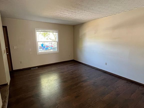 3rd image of 1575 Park Place Dr #1581