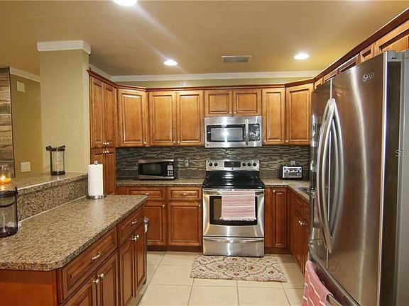 4th image of 912 Oakhurst Dr