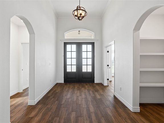 5th image of 2410 Hedrick St