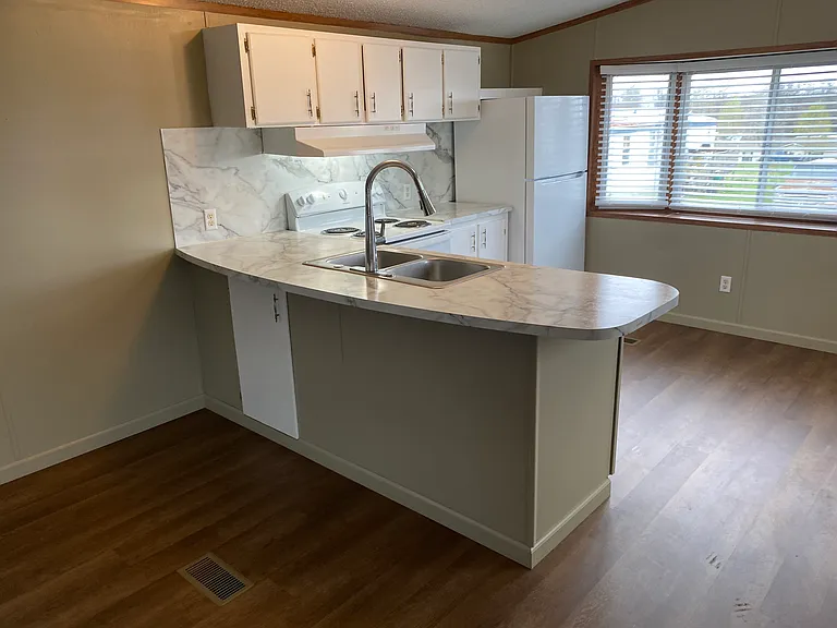 12885 Fairview Rd — Photo 6