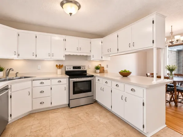4505 Orchid Cir, Plymouth, MN 55446