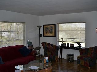 207 27th St NW, Cedar Rapids, IA 52405