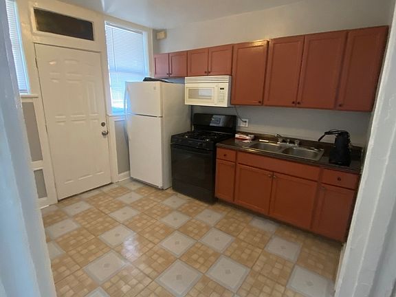 3rd image of 2706 W Peterson Ave #3