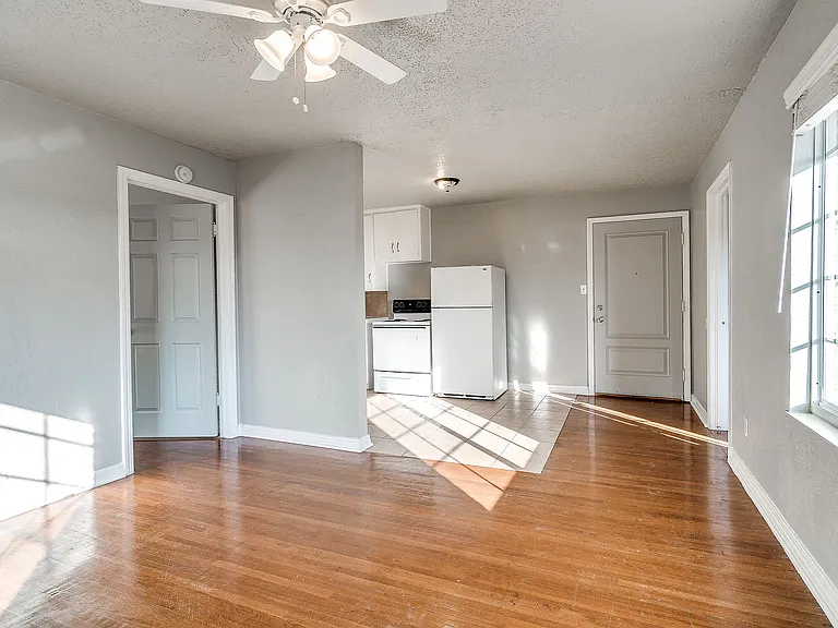 The Vintage Apartments — Photo 21