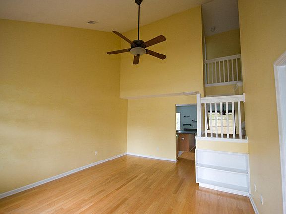 3rd image of 7906 Shadow Oak Dr