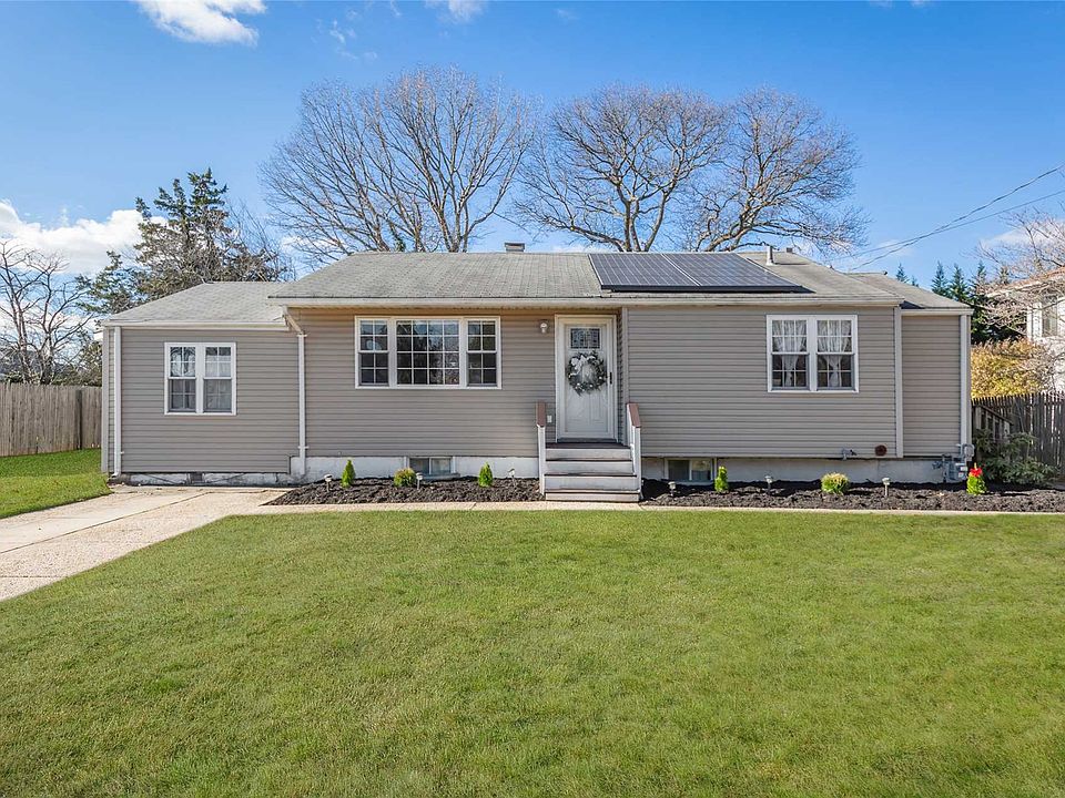 1st image of 28 Sarah Dr