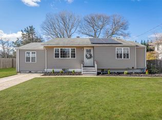 28 Sarah Dr, Lake Grove, NY 11755