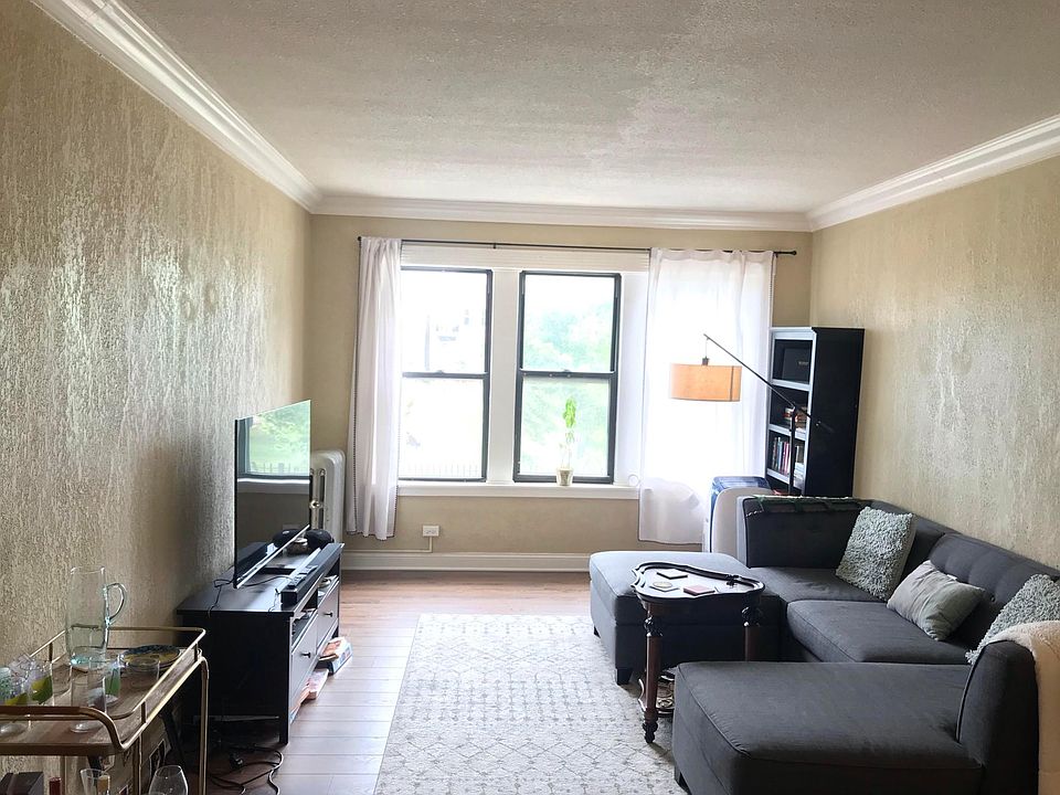 1st image of 2130 N Oakley Ave