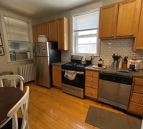 2nd image of 1441 W Berteau Ave APT 3R