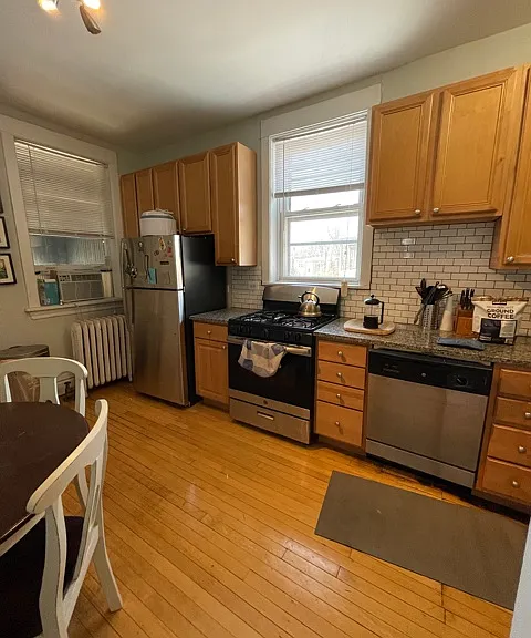1441 W Berteau Ave #3R — Photo 2