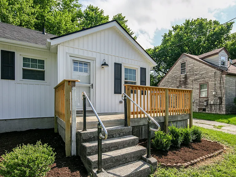 277 Elmwood Dr — Photo 15