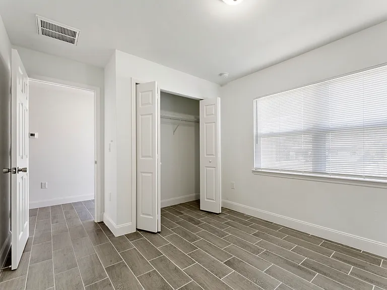 1st bedroom w/closet and large window