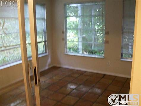 4th image of 1302 Barnsdale St