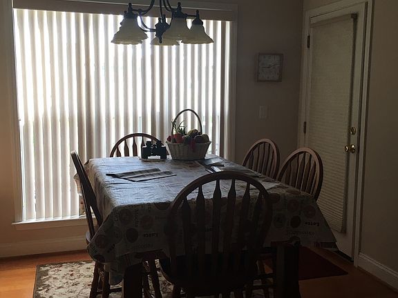 5th image of 869 Pinkney Pl