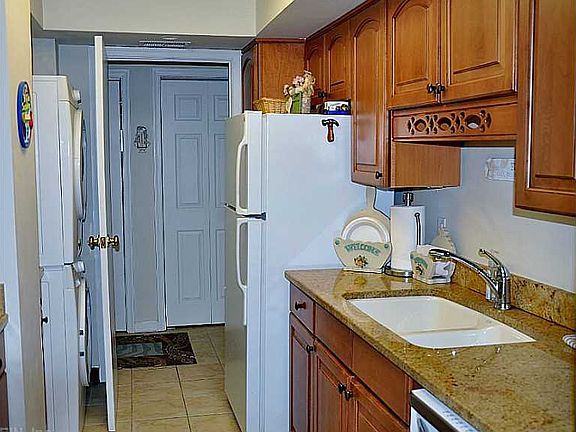 5th image of 4004 Atlantic Ave APT 803