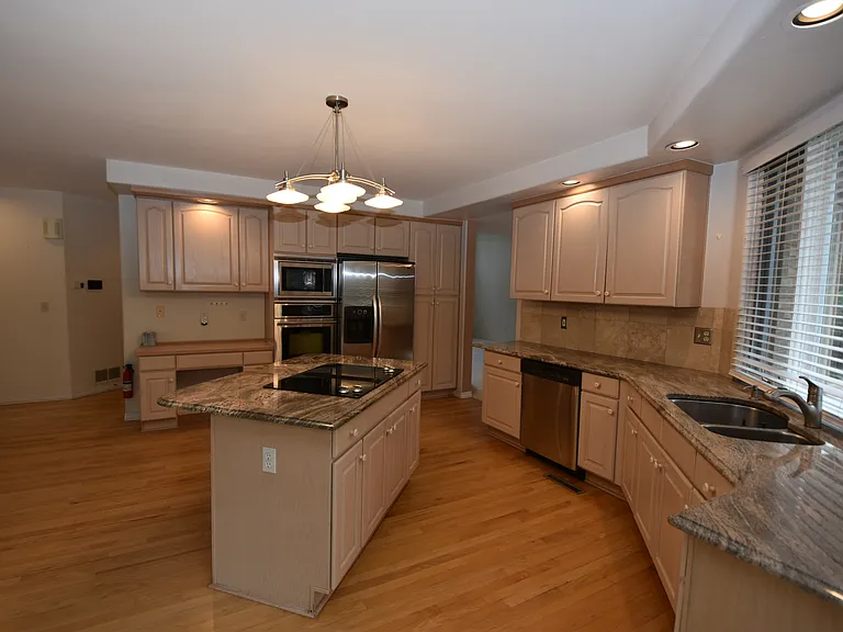 5222 Pinehurst Dr — Photo 10