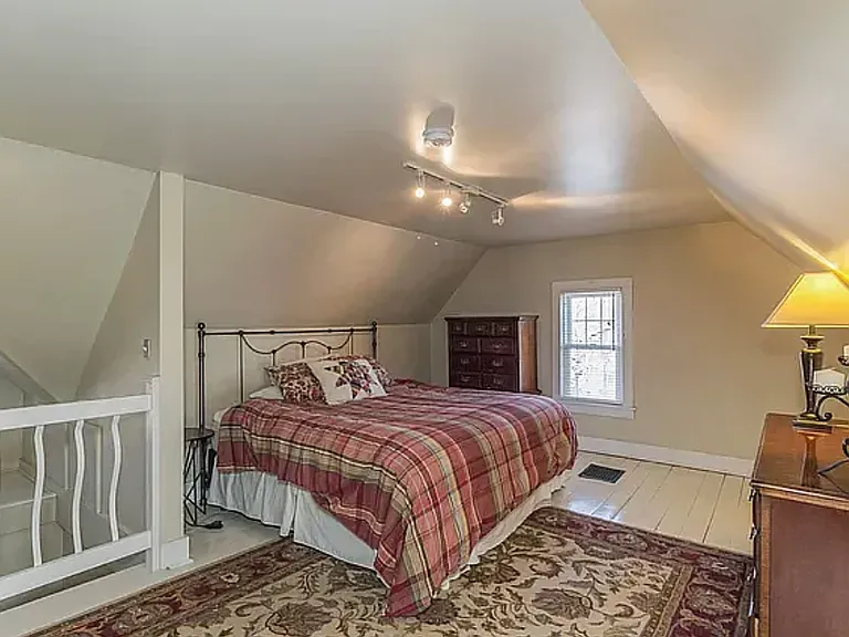 107 S Riverside Dr — Photo 12