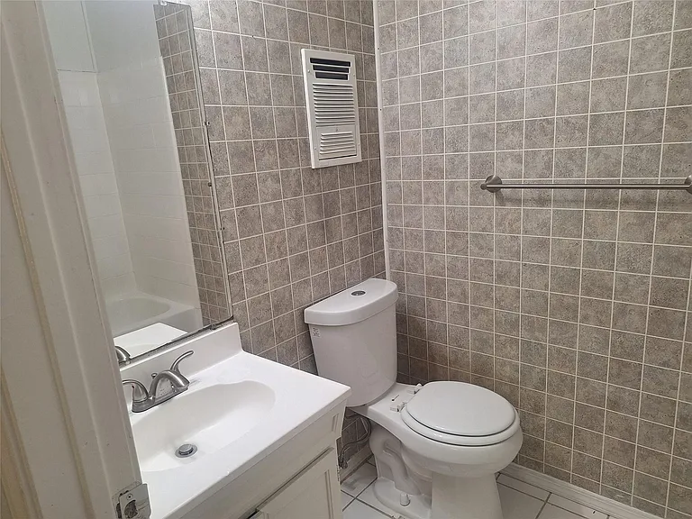 6005 Barry Dr — Photo 27