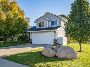 7400 Quail Trl NE, Cedar Rapids, IA 52402