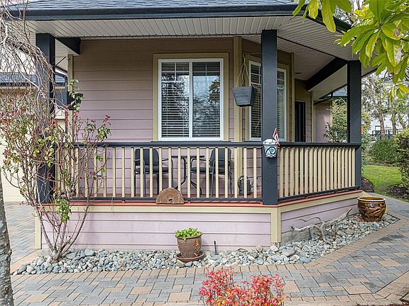 3rd image of 15 Helmcken Rd #4