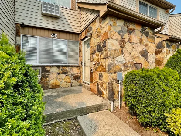 47 Tiger Ct, Staten Island, NY 10314
