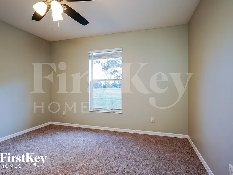1633 NW 5th Ave — Photo 12