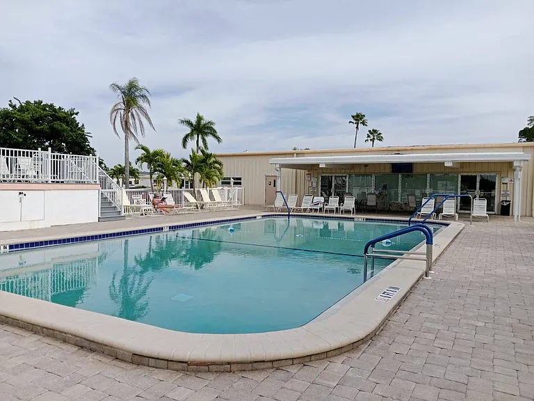 12 Shoreland Dr — Photo 16