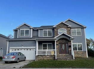 30 Preston Ln, Syosset, NY 11791