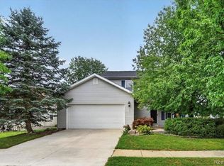 735 Pinegate Dr, Fowlerville, MI 48836