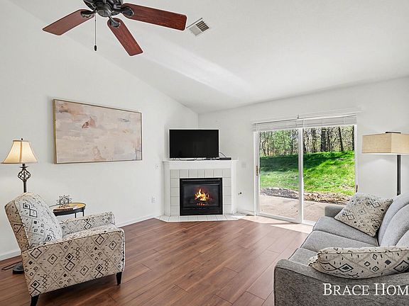2nd image of 3369 Clear Vista Ct NE