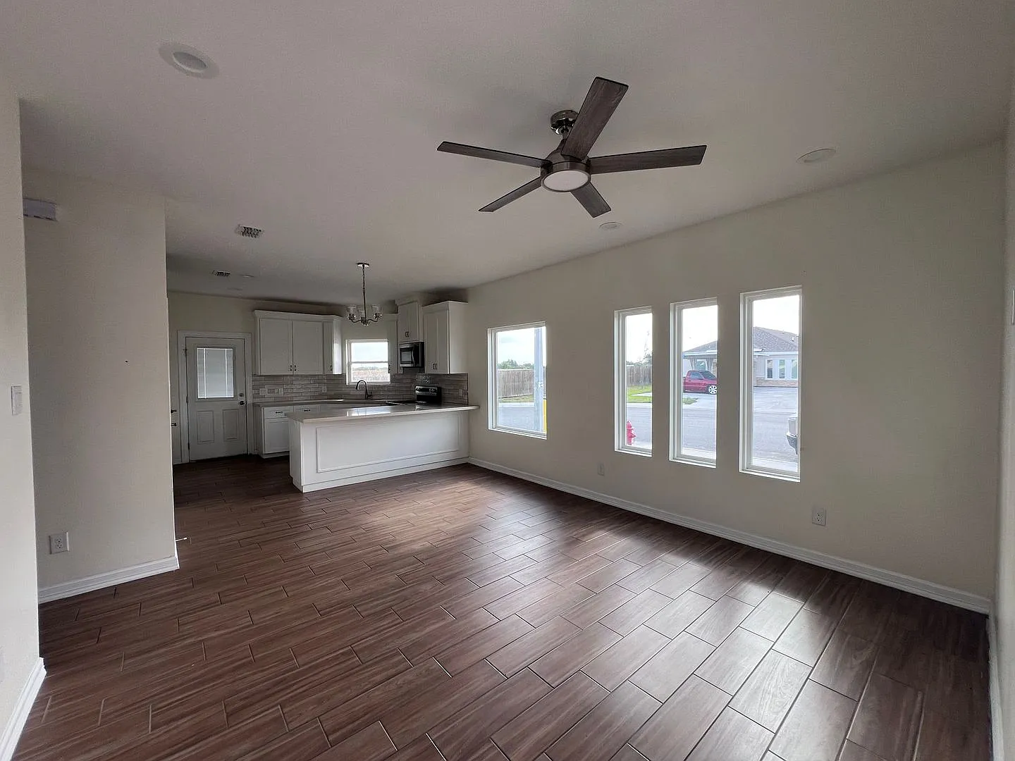 Super Low Priced - 2bed/2bath Apartment In Edinburg. Don't Miss Out! — Photo 2