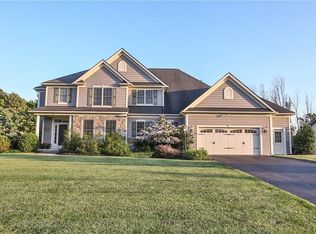 4 Amber Hill Dr, Pittsford, NY 14534