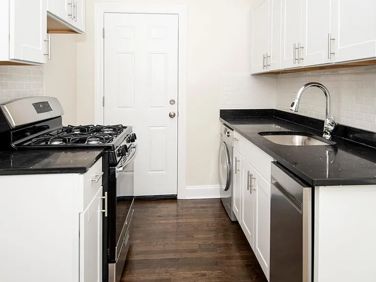 3817 N Greenview Ave #1E — Photo 1