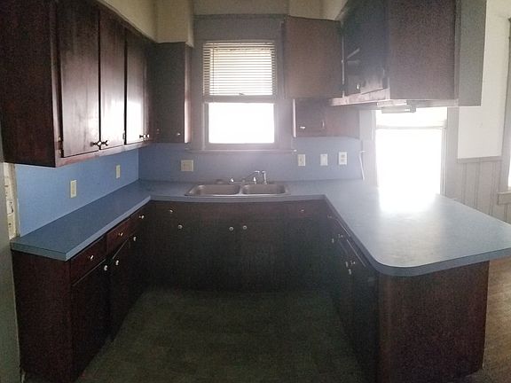 3rd image of 400 Park Dr