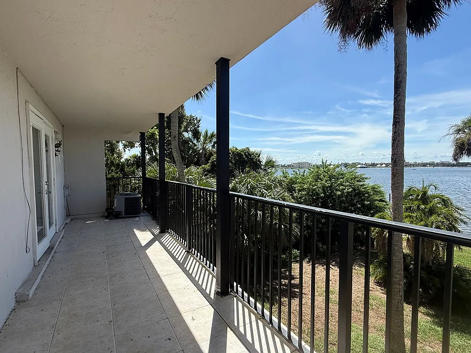 900 S Peninsula Dr #214