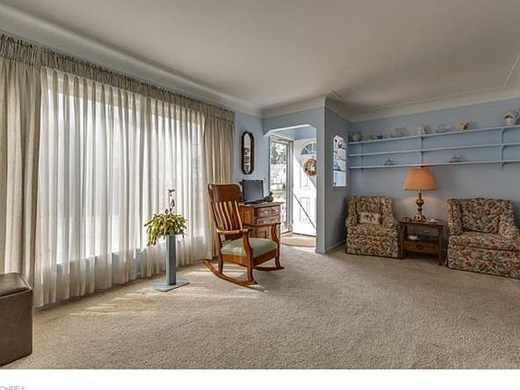 2nd image of 535 Fairway Blvd