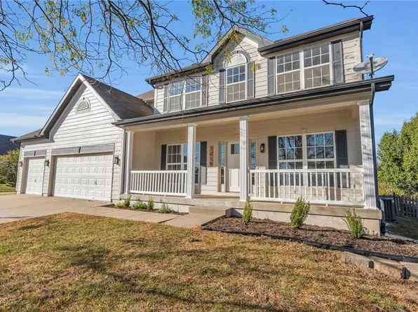 1018 Maple Woods Dr, Liberty, MO 64068