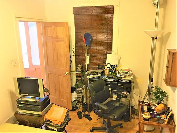 4th image of 391 Langley Rd #2
