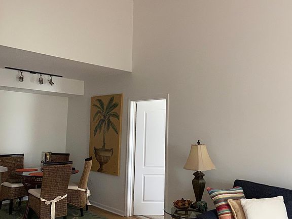 5th image of 5095 Fairways Cir