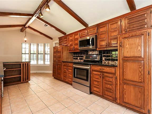 4th image of 244 Southwood Dr