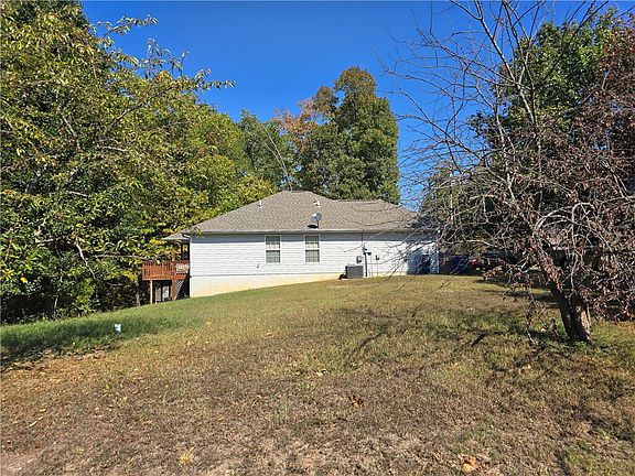 4th image of 6 Shefford Ln