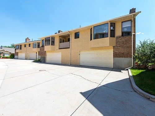 3rd image of 1099 E Brigadoon Ct