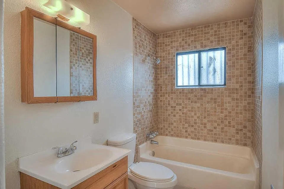 3 bed, 1176 sqft, $2,200 — Photo 4