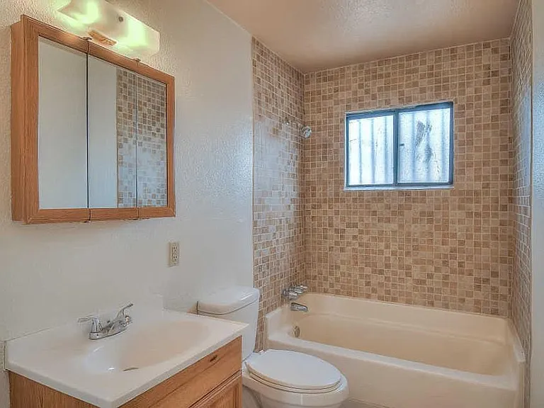 1612 Buena Vista Dr SE — Photo 4