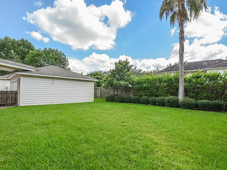 17415 Fountainview Cir — Photo 26