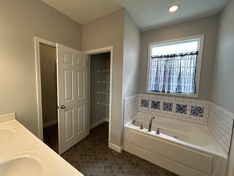 866 SE Santee Dr — Photo 23