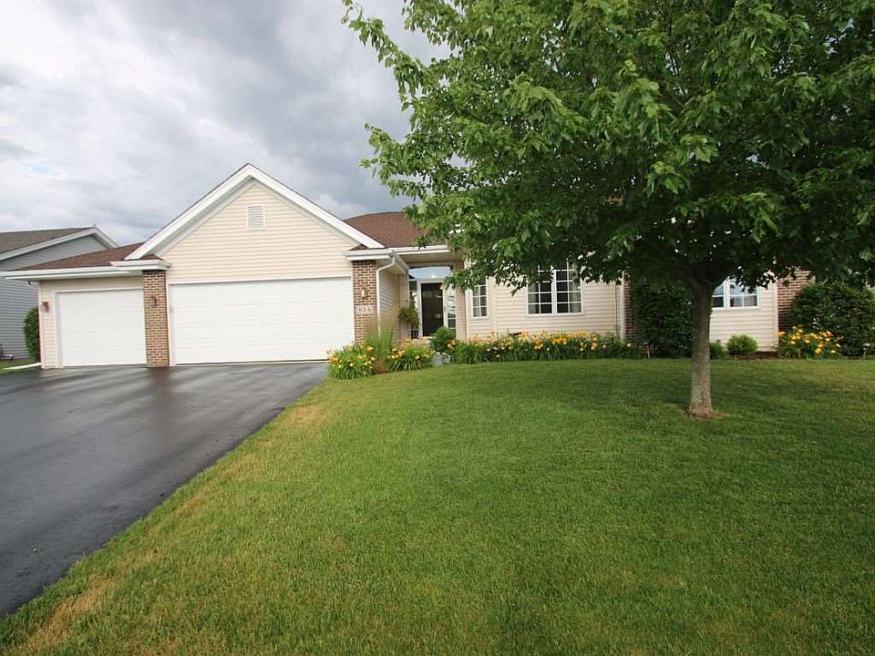 1st image of 654 Castle Wynd Dr