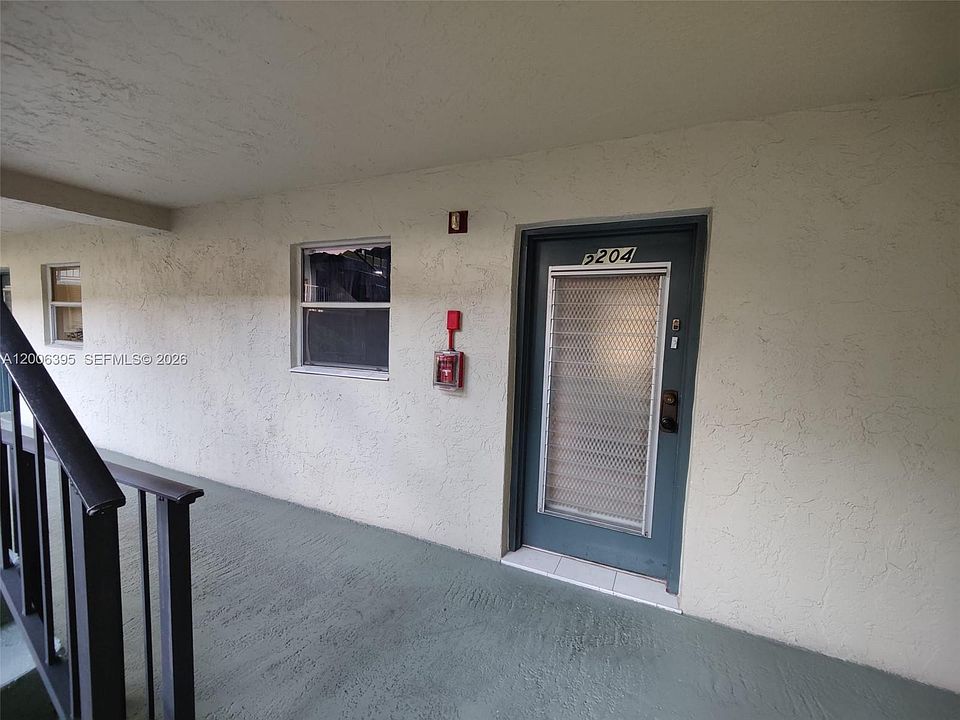 1st image of 1810 N Lauderdale Ave APT 2204